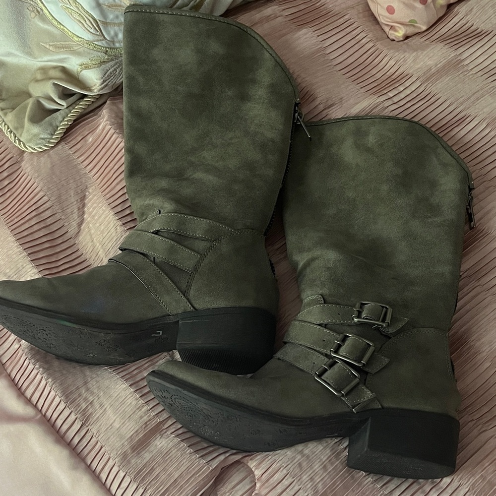 Gray Boots with buckles 8.5 zipper back
